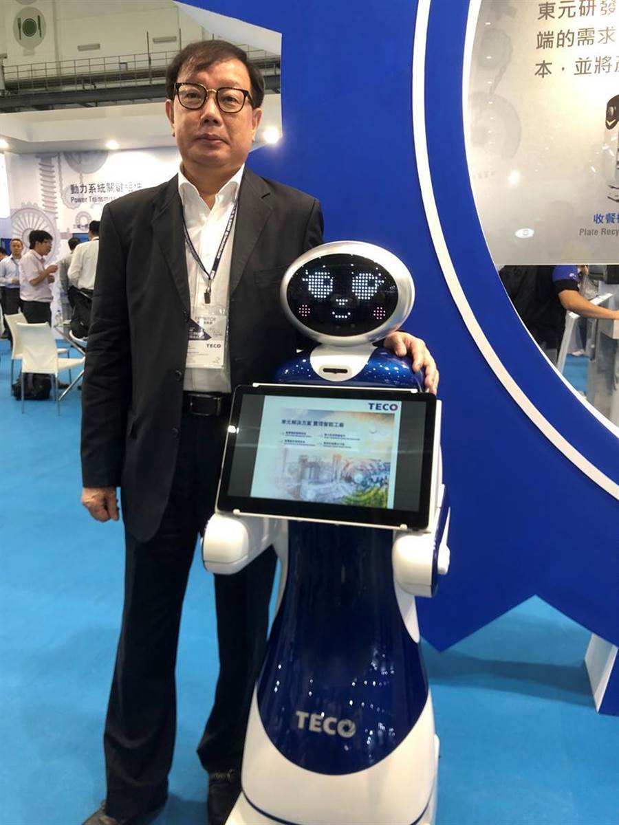 東元電機新開發(fā)導覽機器人今首度曝光，負責全桉的東元協(xié)理林勝泉。圖／沉美幸